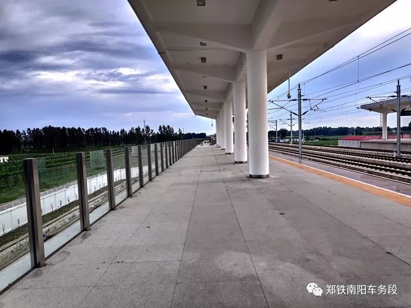 鄧州東站最新動態(tài)，小巷深處的味覺奇遇